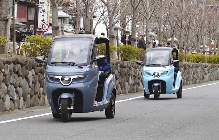 シニアカーは嫌、でも軽は怖い」高齢者が熱視線を送る “日本版